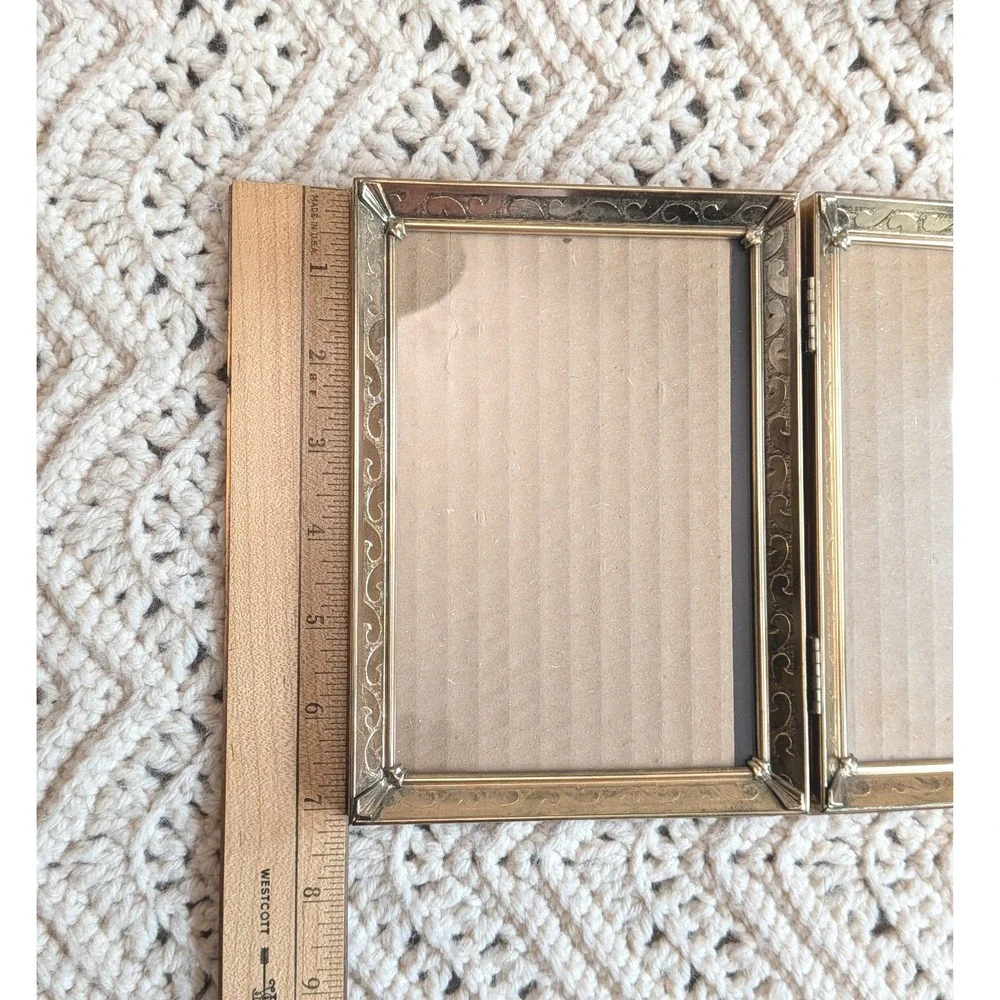 Vintage Gold Tone‎ Metal Double Folding Picture Frame 5x7 Scroll Filigree Hinged